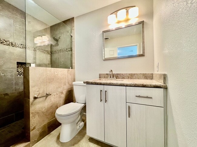 Building Photo - AVAILABLE NOW!!  BEAUTIFUL 2-Bedroom 3 -bathroom Condo in La Quint Palms! MOVE IN SPECIAL 50% OFF...