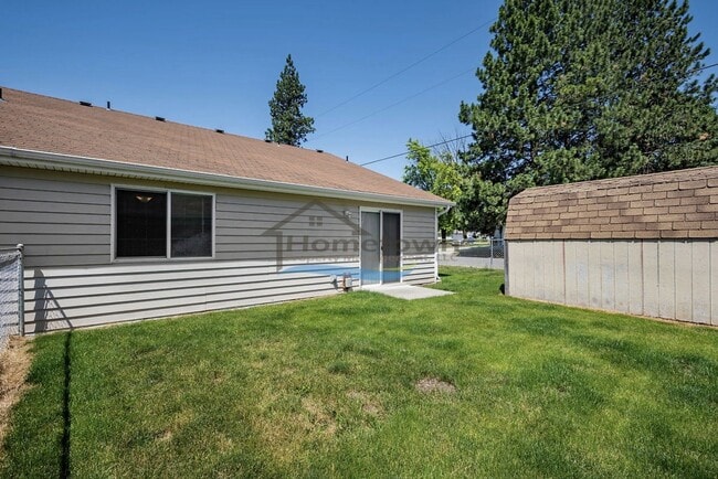 Building Photo - Two-Bed, Two-Bath Duplex with Garage in Co...
