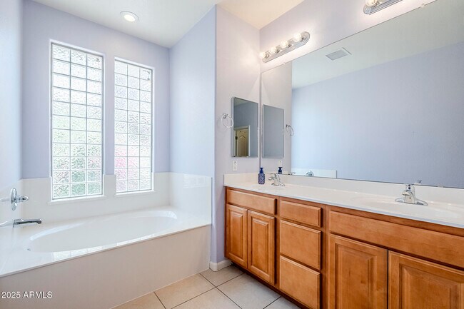 Building Photo - 13562 W Cypress St