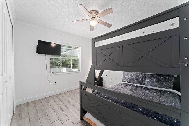 Building Photo - 5565 Loma Vista Loop