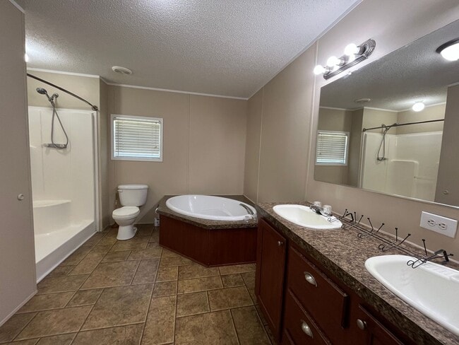 Building Photo - Country Living at it's finest! 4 Bedroom, ...