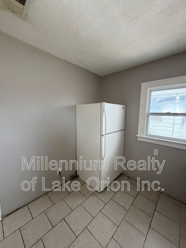 Building Photo - 140 Summit St