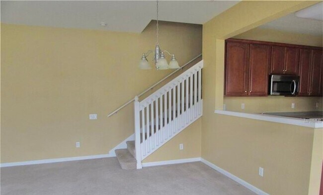 Building Photo - Beautiful 3 Bed 2.5 Bath Gated Townhome fo...