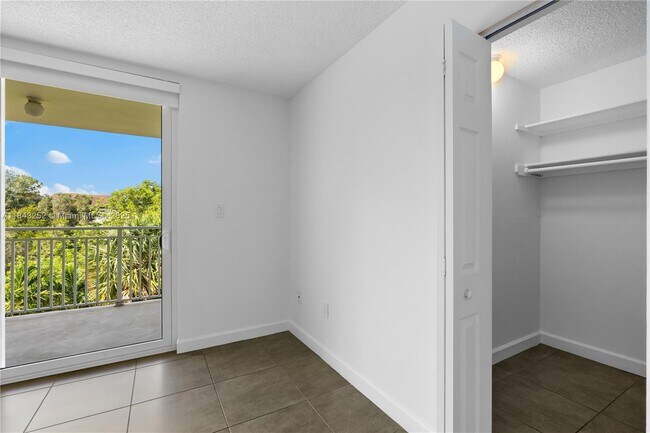 Building Photo - 6940 Miami Gardens Dr