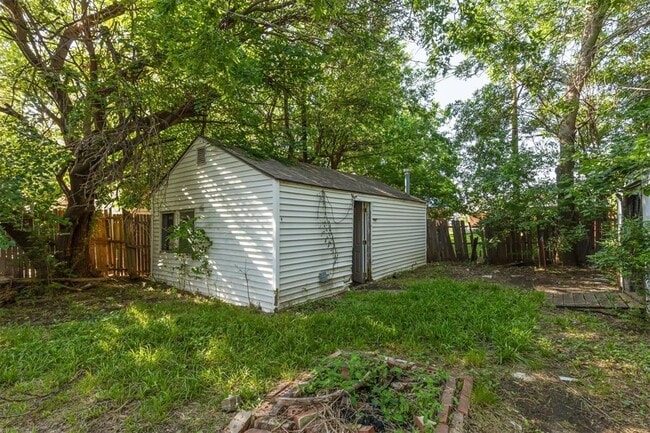 Building Photo - 306 W Mimosa Dr