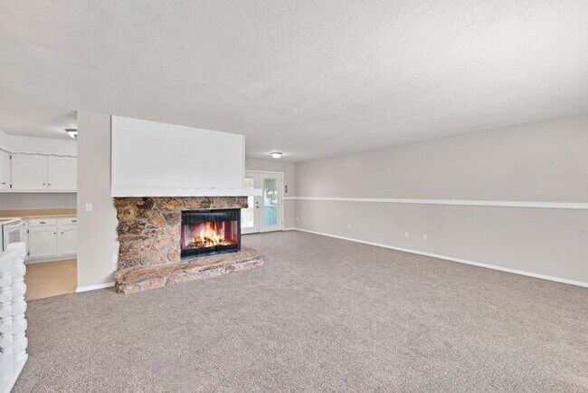 Building Photo - Spacious 5-Bedroom Home in Paradise Hills – North Grand Junction