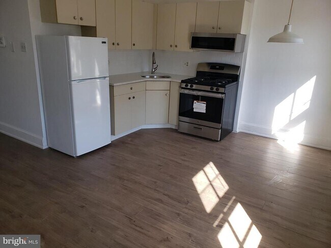 Primary Photo - 624 N 16th St