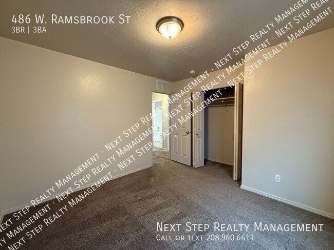 Building Photo - 486 W Ramsbrook St