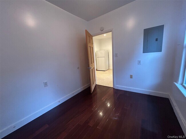 Building Photo - 127 E Chester St