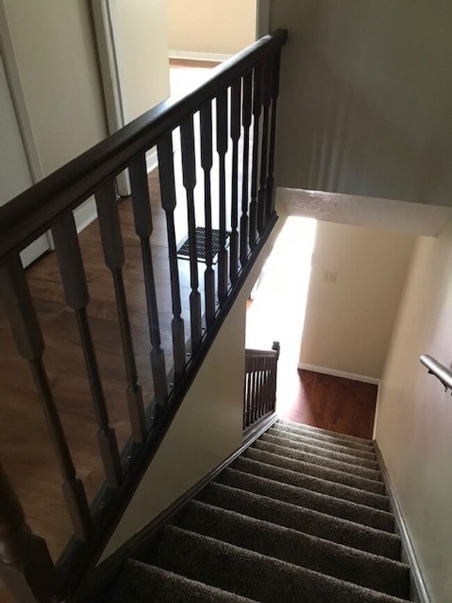 Building Photo - 3 bedroom, 2.5 bathroom townhome: Timber Ridge