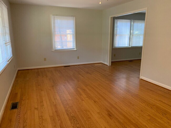 Building Photo - One-month FREE rent! Apply by 3/20/26.  GREAT LOCATION!! RANCH HOME WITH HARDWOODS NEAR DOWNTOWN