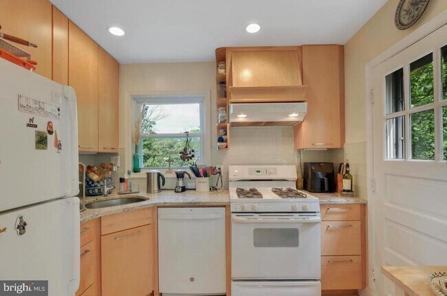Building Photo - 9504 Milstead Dr
