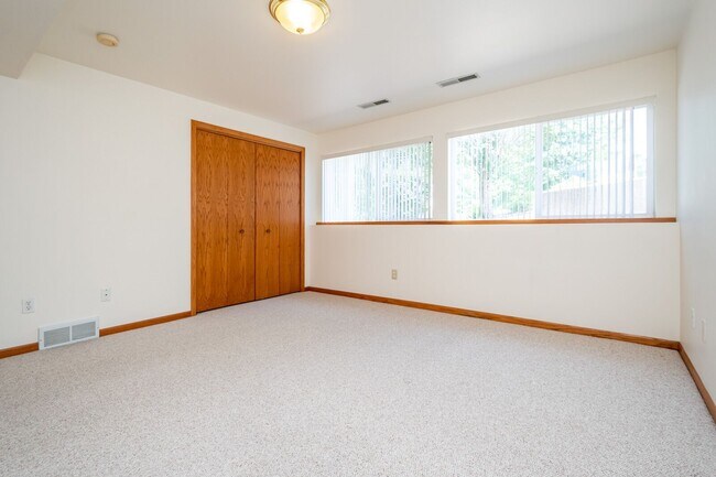Building Photo - 7 Redtail Ct