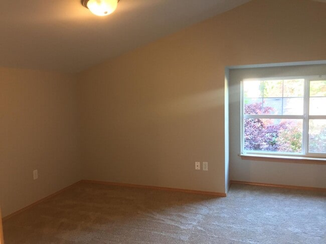 Building Photo - Beautiful 3 beds/ 2 bath townhome for rent !