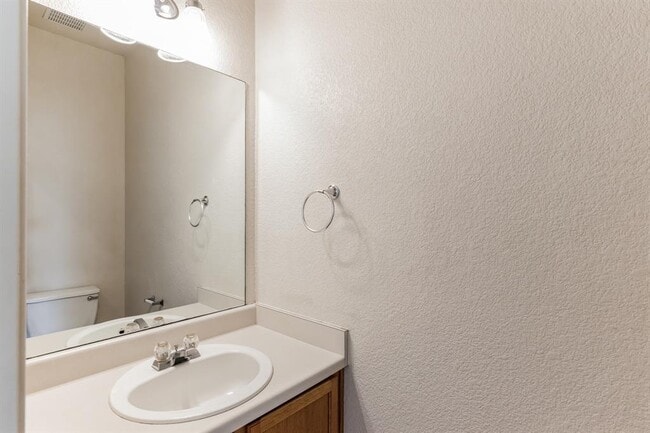 Building Photo - 1107 E 3rd St