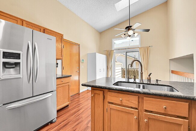 Building Photo - $3,050.00, 4 bed, 3 bath, located in Auror...