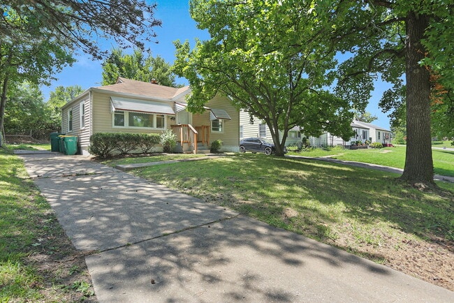 Building Photo - 7552 Mallard Dr