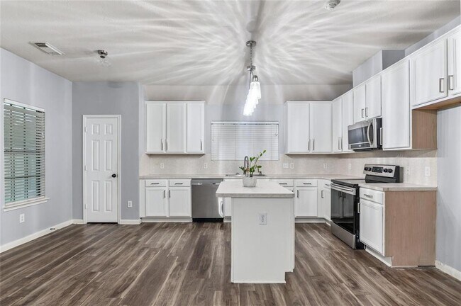 Building Photo - 16535 Cypress Bridge Dr