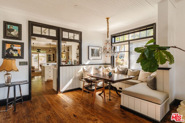 Building Photo - 430 Mesa Rd