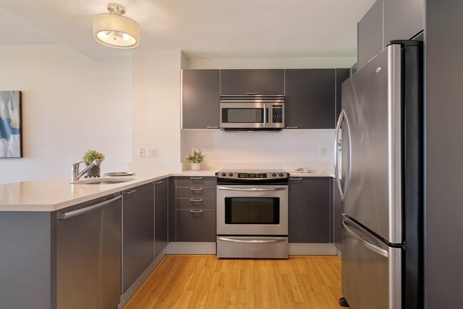 Building Photo - 2 Earhart St