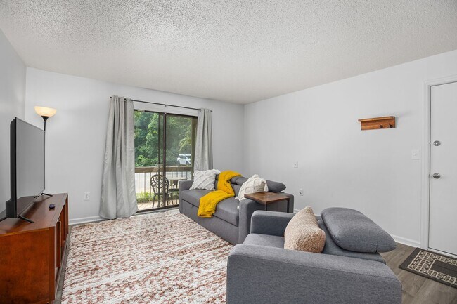 Building Photo - Furnished 1-Bedroom Condo with Modern Updates in Winston-Salem