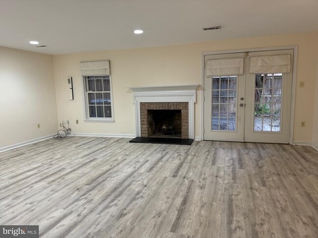 Building Photo - 11035 Cedarwood Dr
