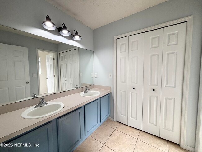 Building Photo - 1613 Teaberry Dr