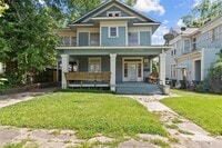 Building Photo - Charming 2-Bedroom Upstairs Apartment off ...