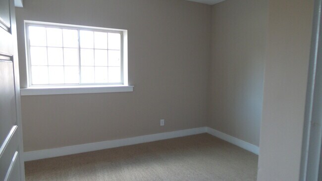 Building Photo - 200 Grande View Cir