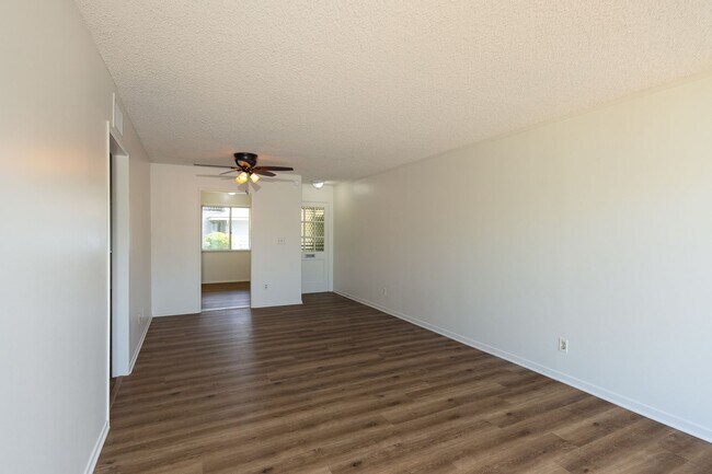 Building Photo - 173 W Elfin Green