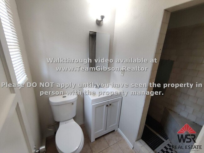 Building Photo - 4 Bedroom / 2 Bathroom Home.