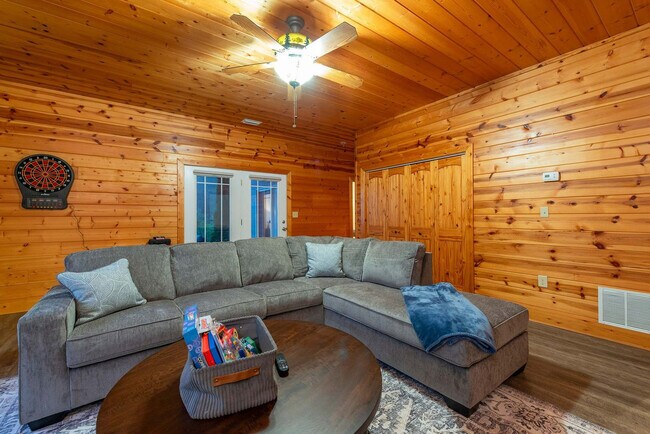 Building Photo - 629 Cherry Hill Dr