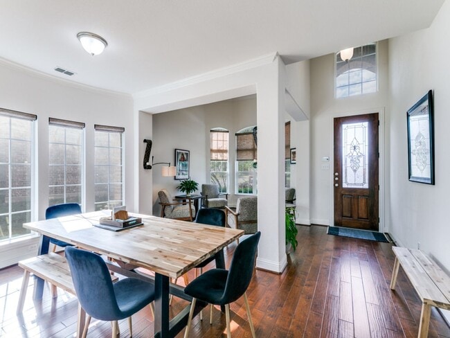 Building Photo - This home is a must see!!