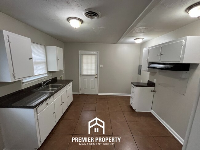 Building Photo - 2983 Cherry Rd