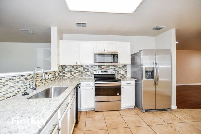 Building Photo - 12325 Arbor Lake Rd