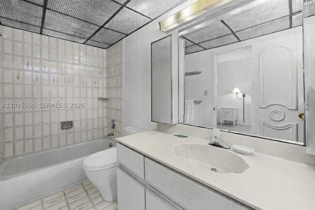 Building Photo - 4925 Collins Ave