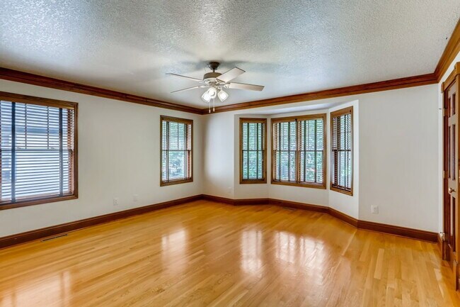 Building Photo - 490 Laurel Ave