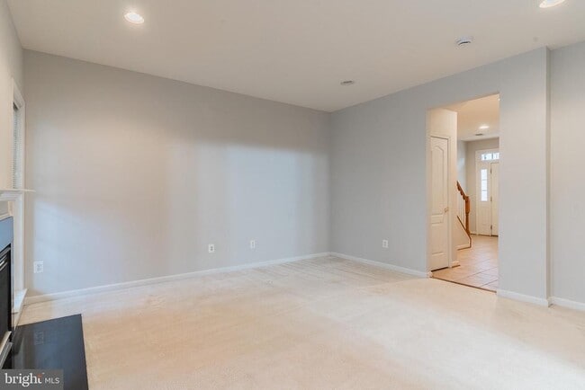 Building Photo - 21927 Windy Oaks Square