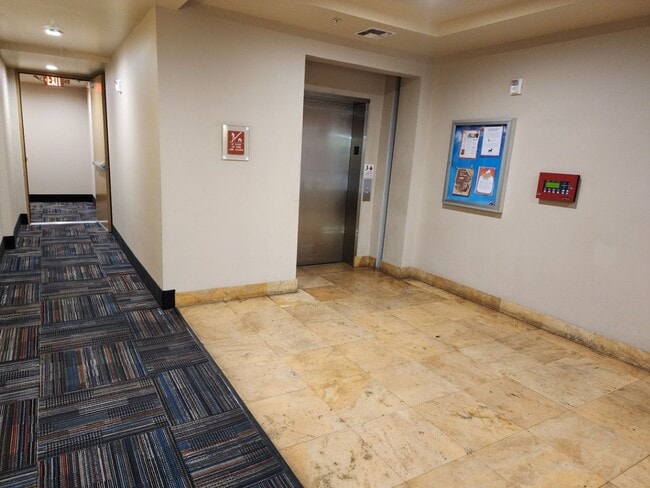 Building Photo - Luxury Mid-rise Condo unit  located on the...