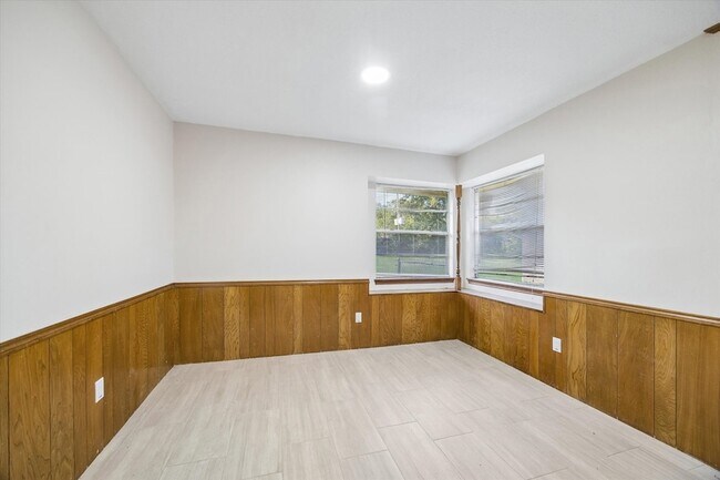 Building Photo - 1307 Southern Hills Rd