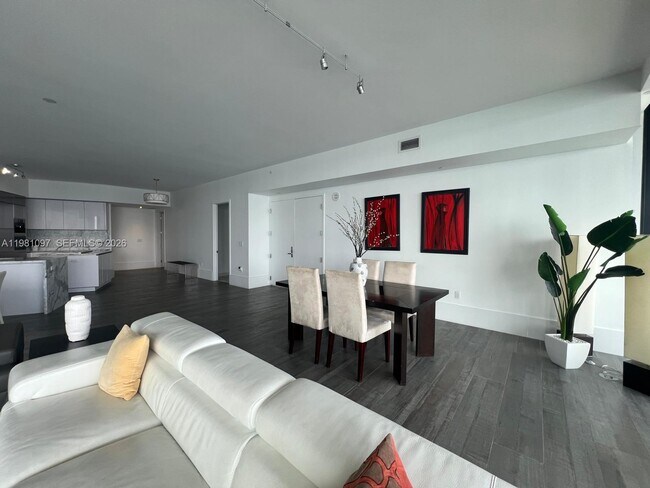 Building Photo - 504 Island Estates Dr