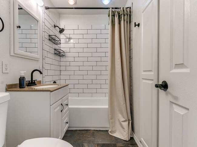 Building Photo - Charming 2 Bedroom Home in Oklahoma City