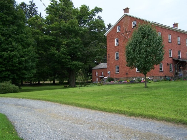 Building Photo - 945 Watervliet Shaker Rd