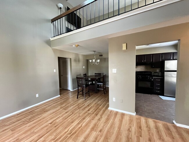 Building Photo - 2 bedroom condo in Newtown Grant
