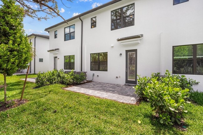 Building Photo - 4315 Efendi Dr