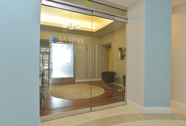Building Photo - 1431 Riverplace Blvd
