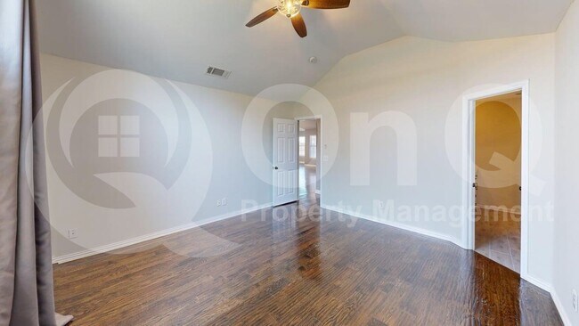 Building Photo - 8108 Bells St
