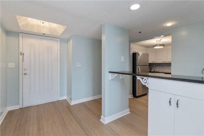 Building Photo - 2870 Pharr Ct S Northwest