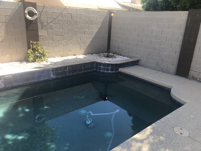 Building Photo - Beautiful 2 Story POOL Home with LOTS of U...