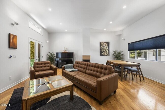 Building Photo - 3551 Dixie Canyon Pl